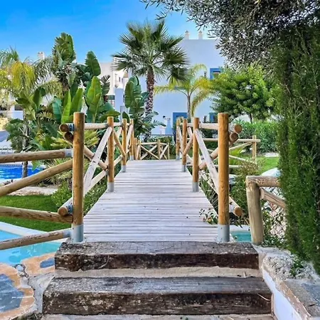 Stunning Apartment-7 People-6 Pools.402 Apartment