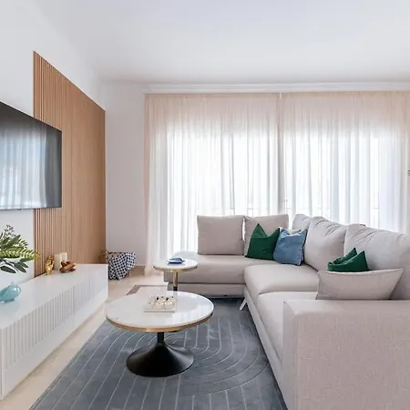 Stunning Apartment-7 People-6 Pools.402 * Estepona
