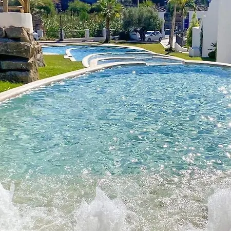 Apartment Stunning Apartment-7 People-6 Pools.402
