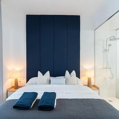 Stunning Apartment-7 People-6 Pools.402 Apartment